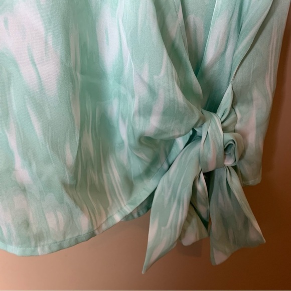 [Nine West] Blue/Green Water Colored Print Short Puff Sleeve Wrap Top - Picture 8 of 9